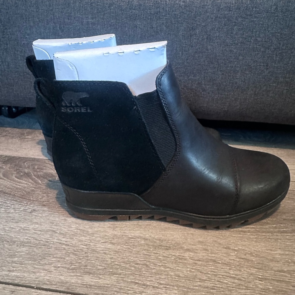 Sorel Women's Black and Brown Wedge Boots